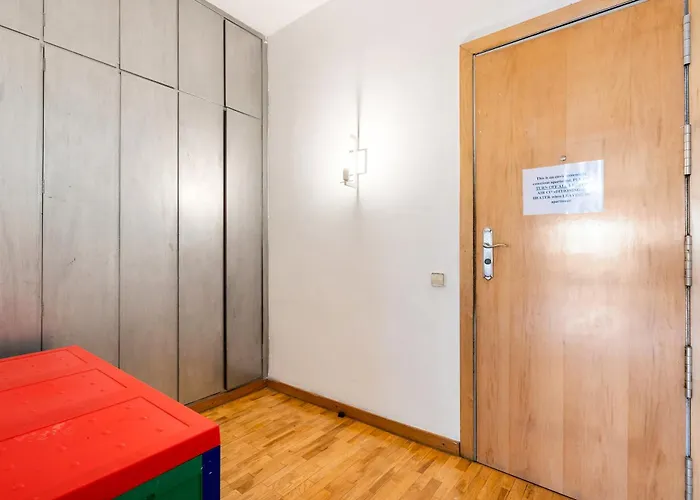 Stylish 4Br City View Apt Near Sagrada Familia