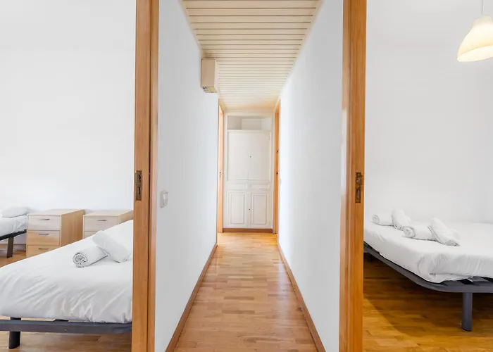 Stylish 4Br City View Apt Near Sagrada Familia